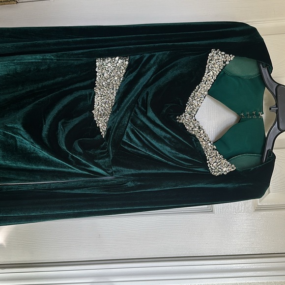 Portia and Scarlett Cape Sleeve Velvet Evening Gown - Picture 7 of 7